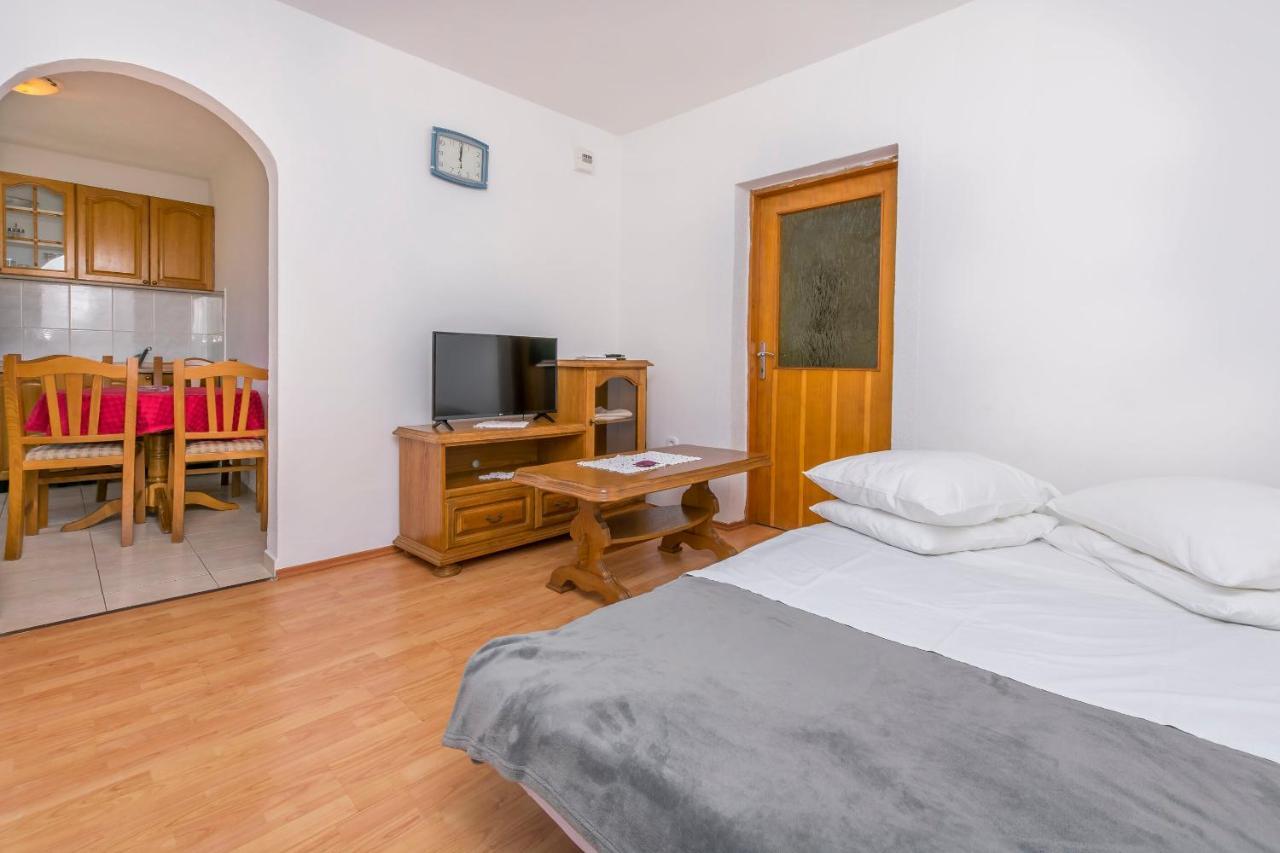 Apartments Ivat ロゴズニッツァ エクステリア 写真