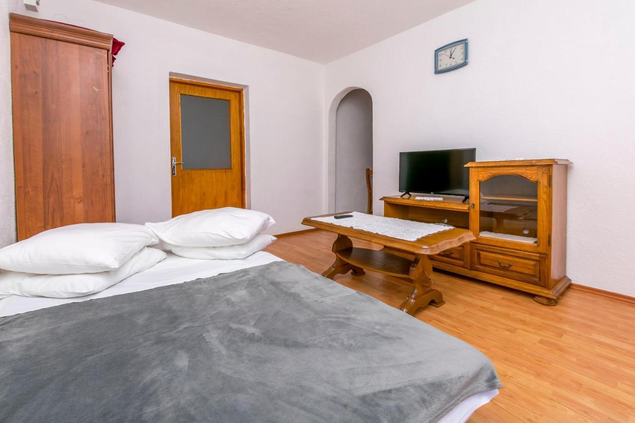 Apartments Ivat ロゴズニッツァ エクステリア 写真